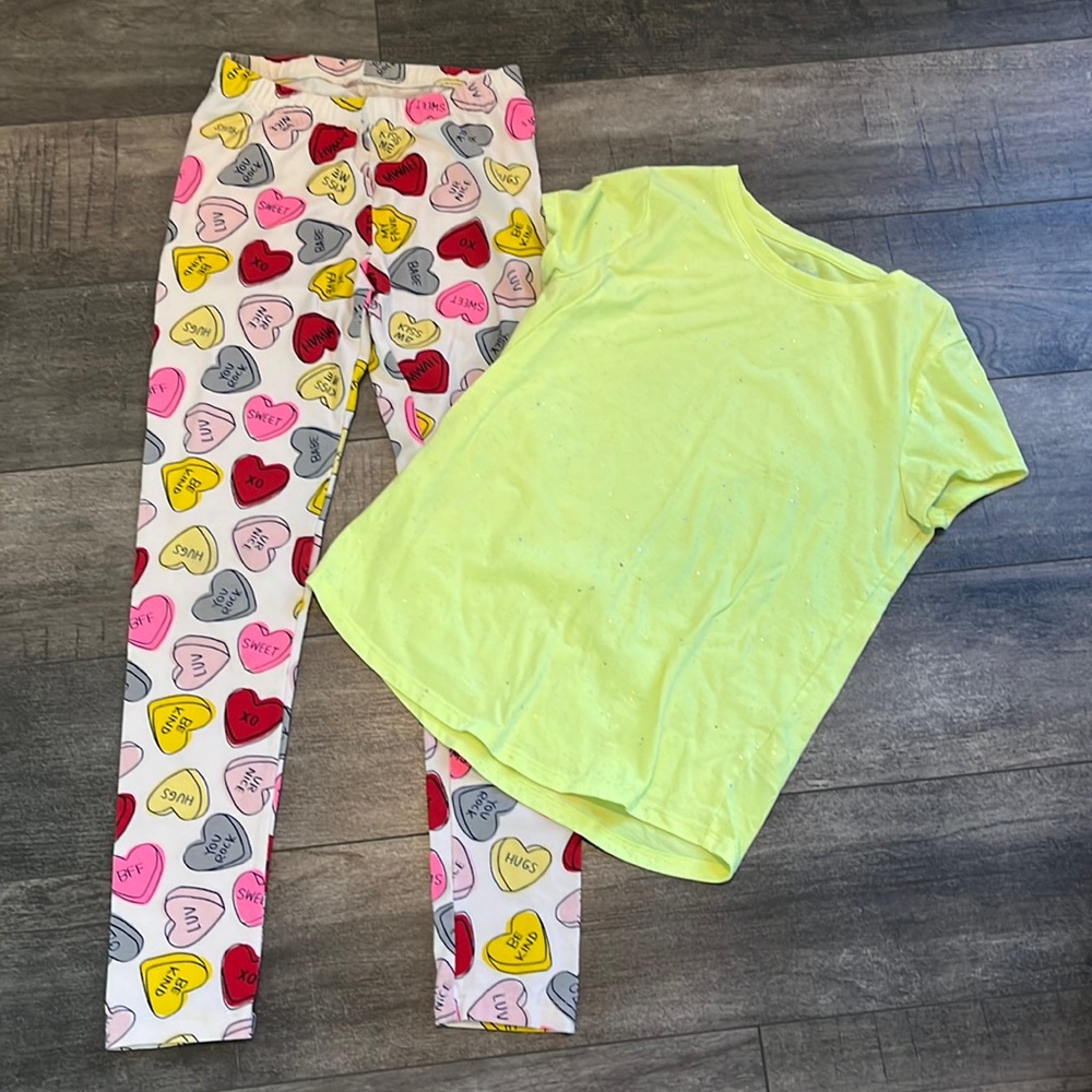 Cat and jack leggings with a yellow sparkly top
